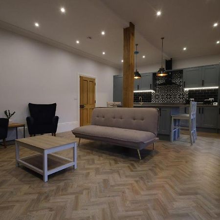 Red Lion Apartments سبلادنج المظهر الخارجي الصورة