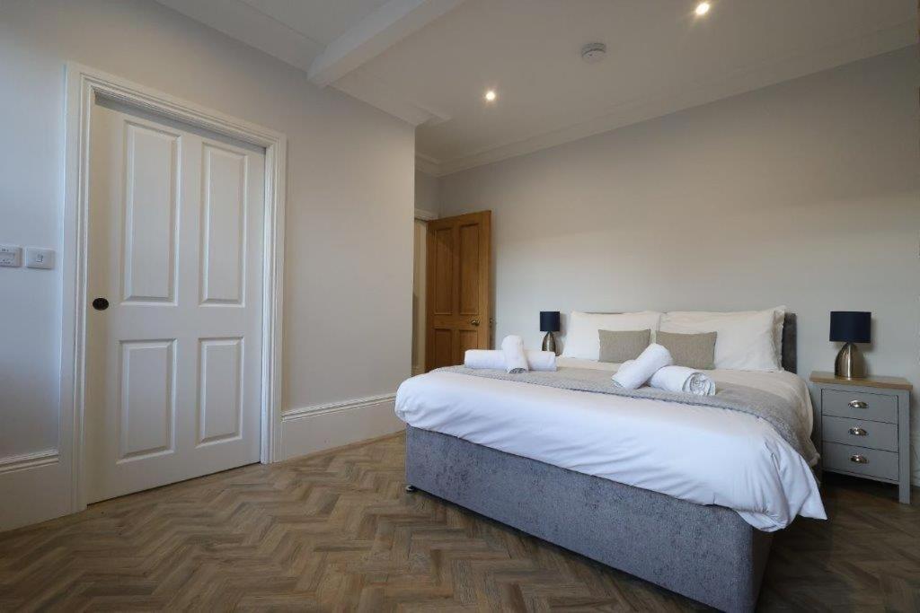 Red Lion Apartments سبلادنج المظهر الخارجي الصورة