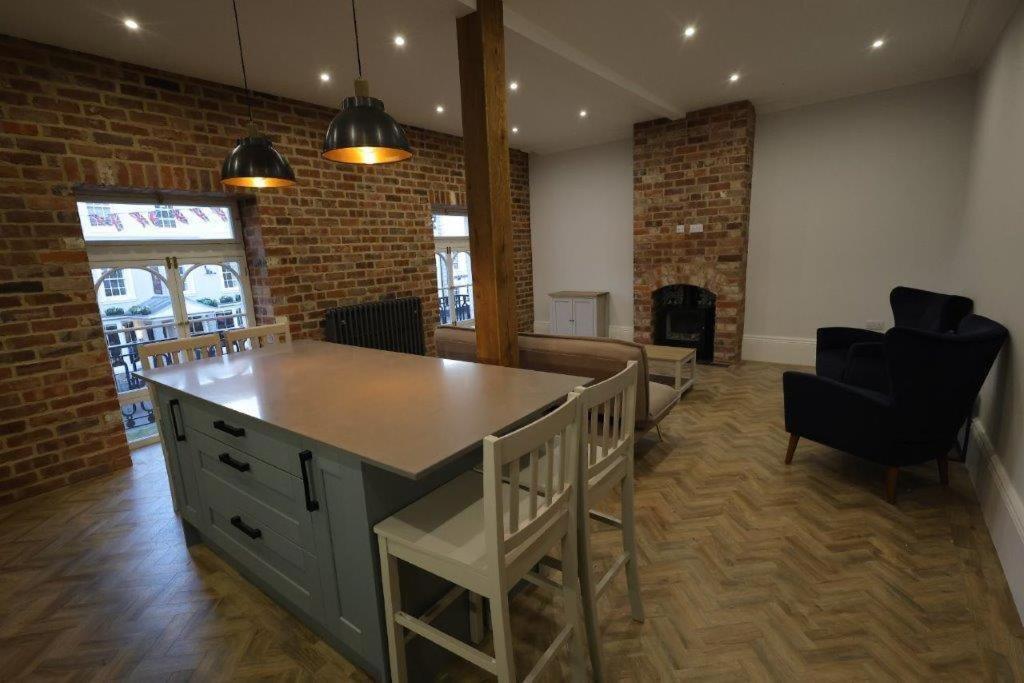 Red Lion Apartments سبلادنج المظهر الخارجي الصورة