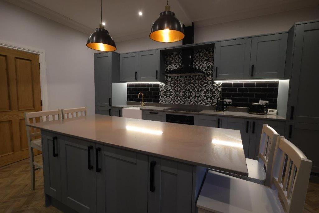 Red Lion Apartments سبلادنج المظهر الخارجي الصورة