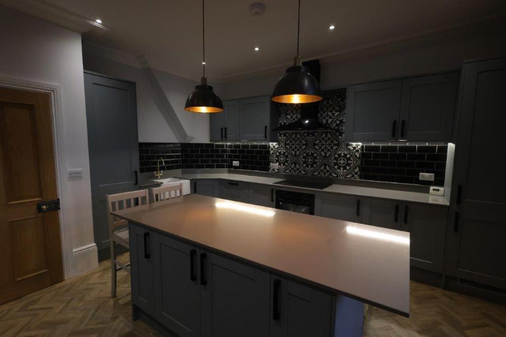 Red Lion Apartments سبلادنج الغرفة الصورة